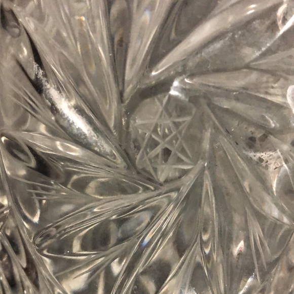 Vintage crystal decanter with lid - Picture 6 of 7